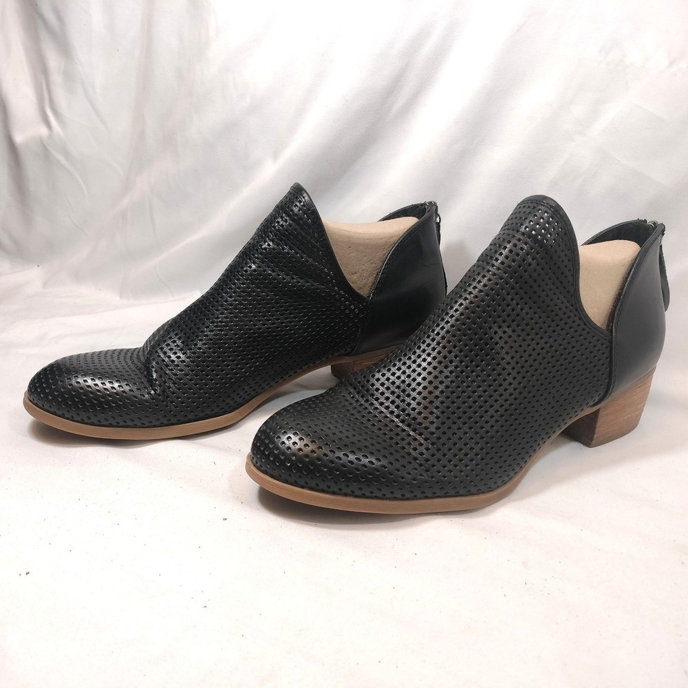 Sofft Canobie Black Ankle Booties; Perforated Leather Back Zip Low Block Heel - Picture 3 of 8
